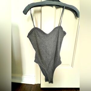 ZARA Sweetheart ribbed grey bodysuit, super flattering size small